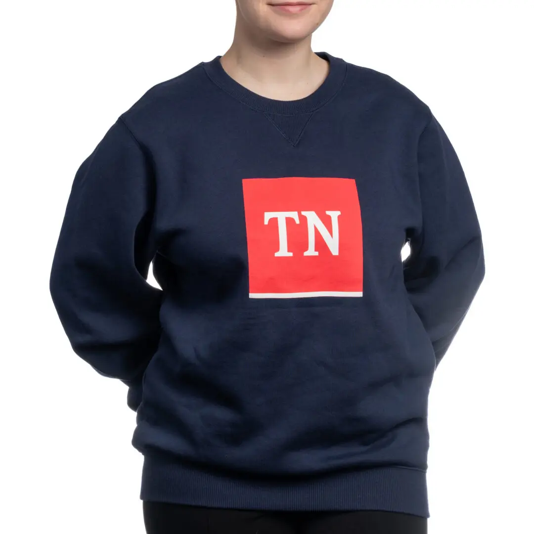A person wearing a sweatshirt with the letter tn on it.